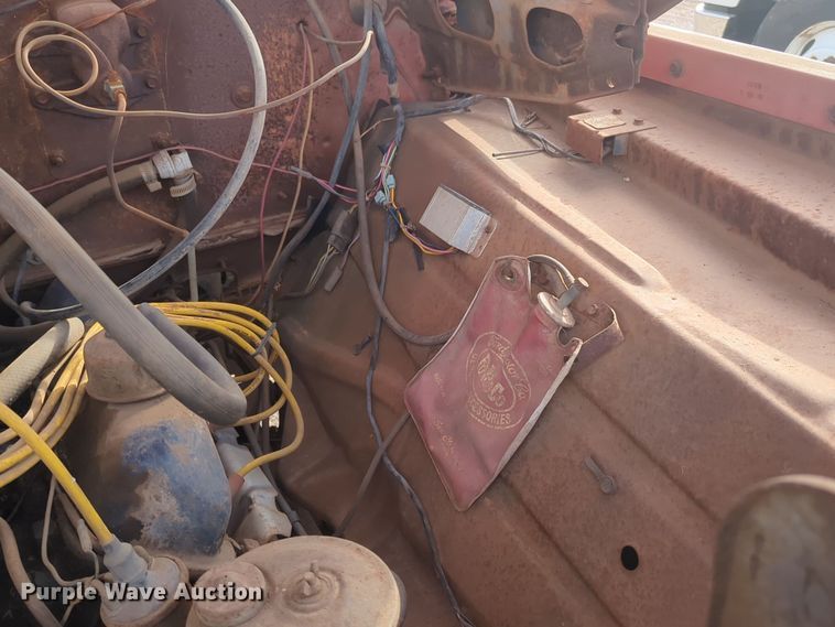 image for item EQ2416 1975 Ford F500 flatbed truck