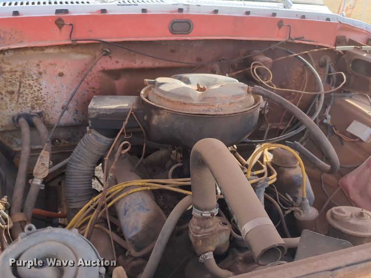 image for item EQ2416 1975 Ford F500 flatbed truck