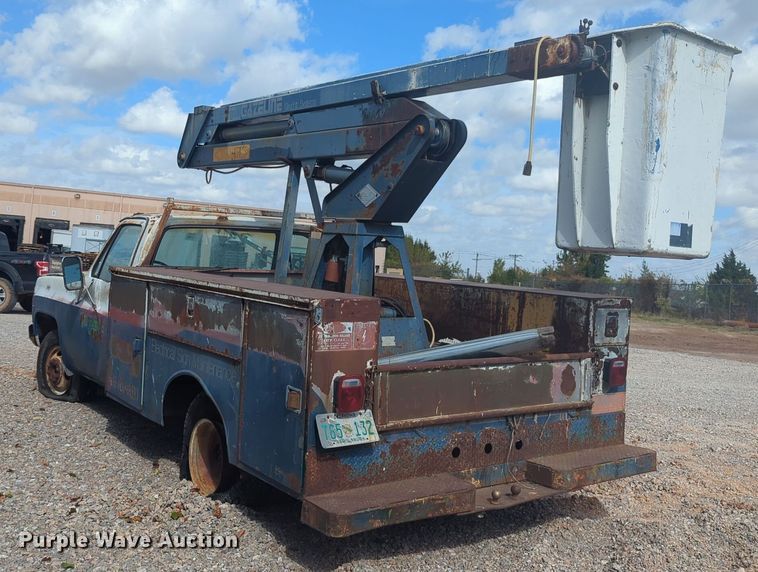 image for item EQ2424 1978 Chevrolet bucket truck