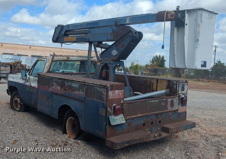 image for item EQ2424 1978 Chevrolet bucket truck