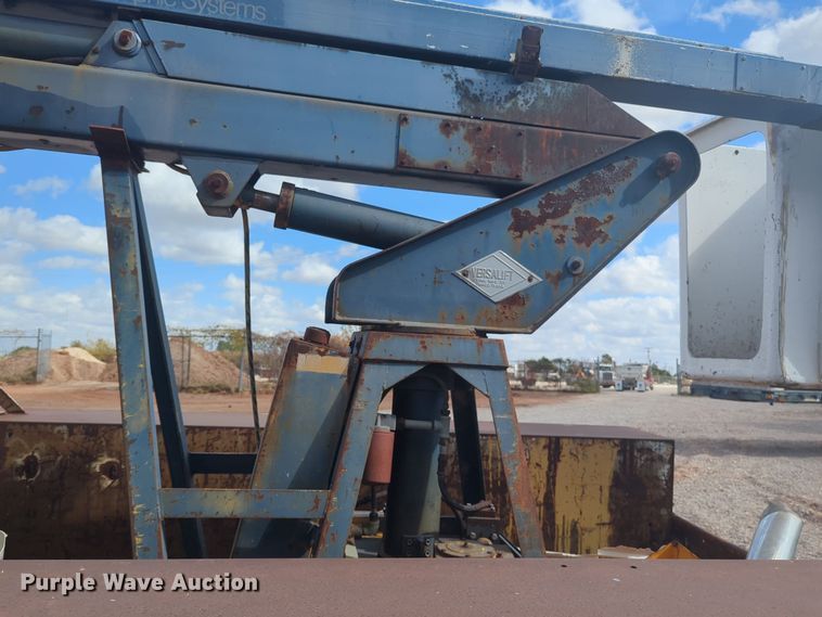 image for item EQ2424 1978 Chevrolet bucket truck