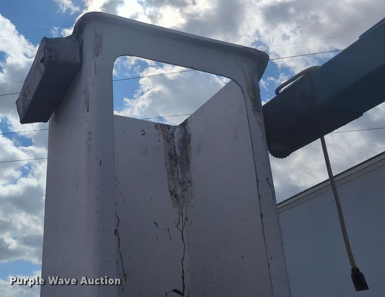 image for item EQ2424 1978 Chevrolet bucket truck