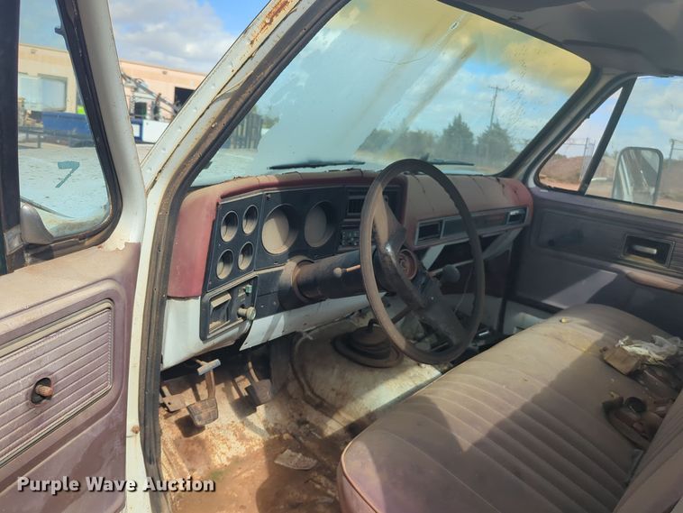 image for item EQ2424 1978 Chevrolet bucket truck