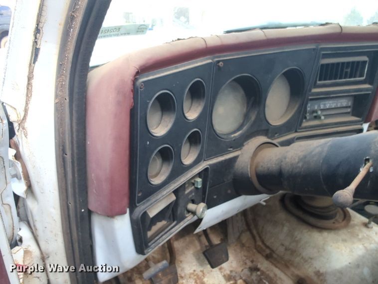 image for item EQ2424 1978 Chevrolet bucket truck