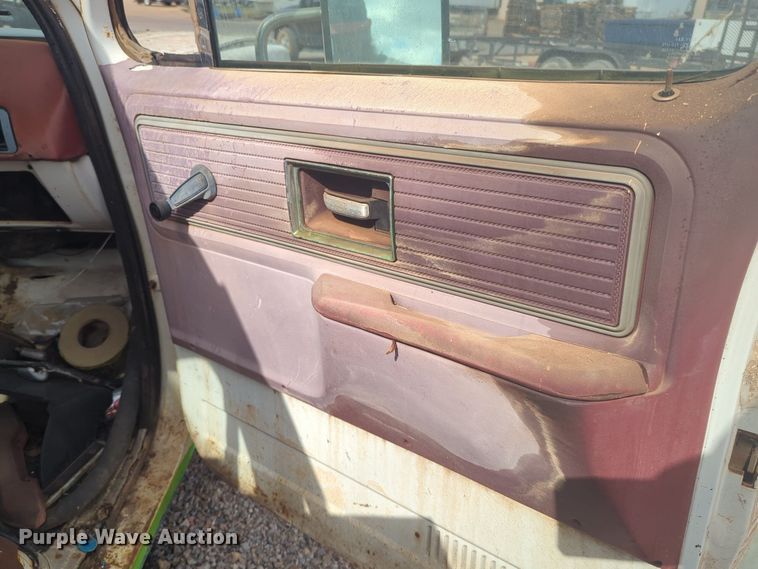 image for item EQ2424 1978 Chevrolet bucket truck