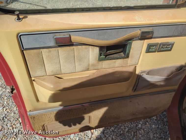 image for item EQ2425 1986 Chevrolet C10 pickup truck