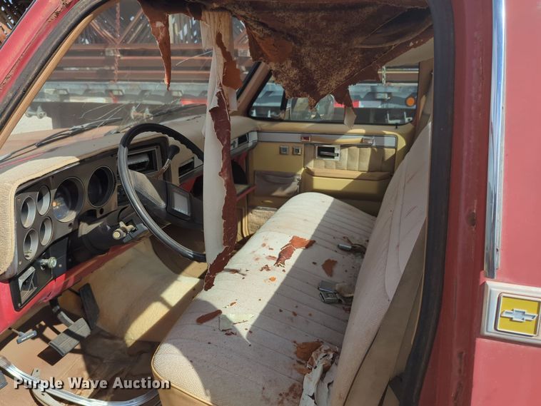 image for item EQ2425 1986 Chevrolet C10 pickup truck