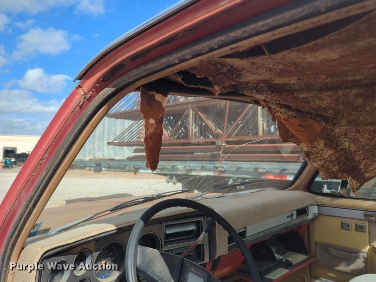 image for item EQ2425 1986 Chevrolet C10 pickup truck