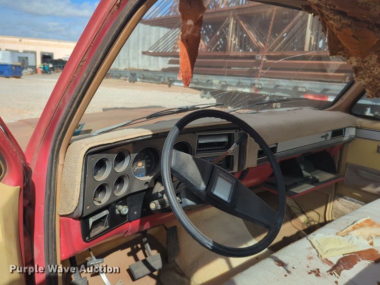 image for item EQ2425 1986 Chevrolet C10 pickup truck