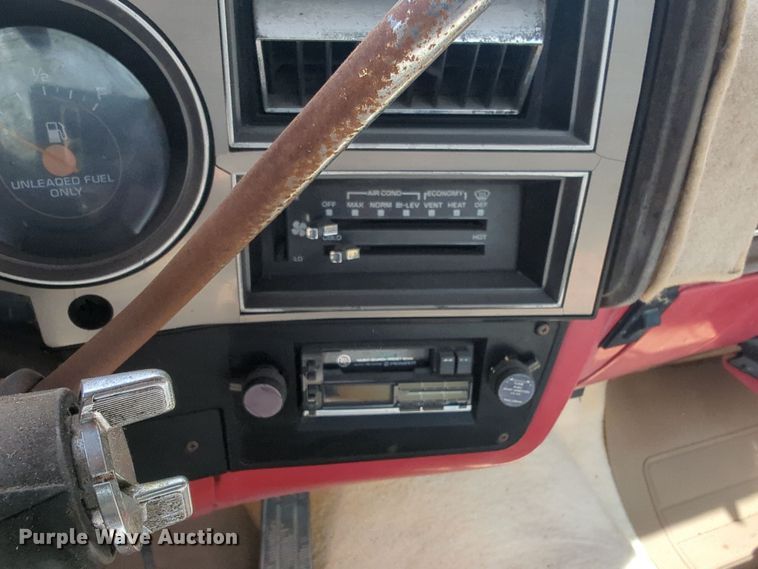 image for item EQ2425 1986 Chevrolet C10 pickup truck