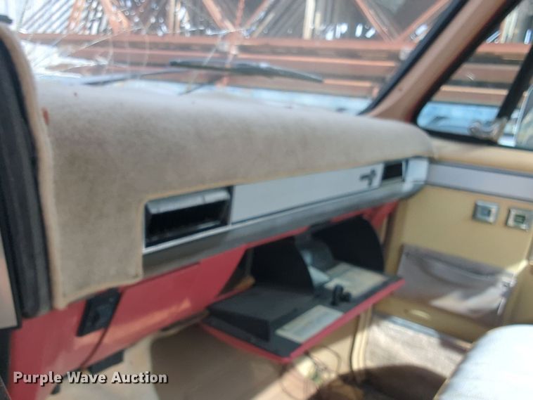 image for item EQ2425 1986 Chevrolet C10 pickup truck