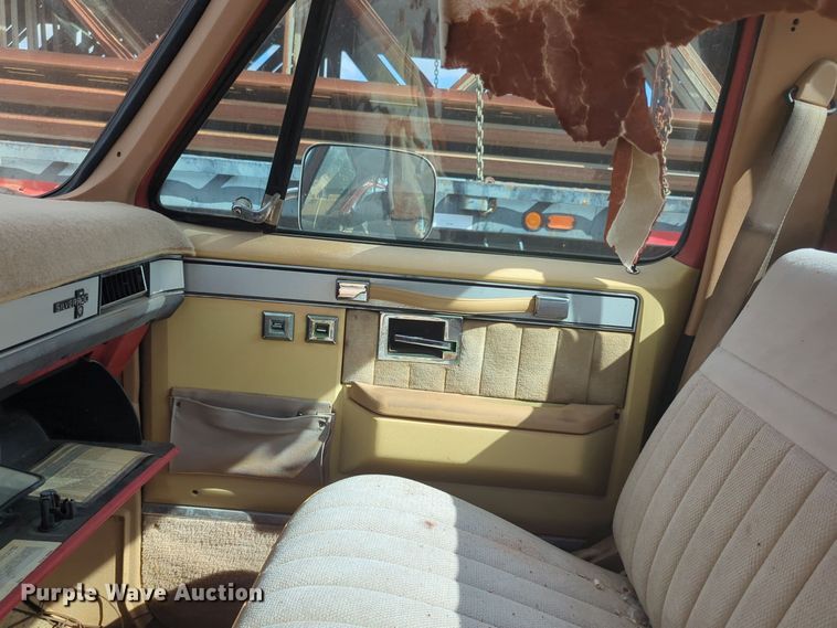 image for item EQ2425 1986 Chevrolet C10 pickup truck