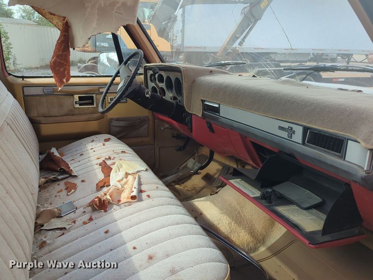 image for item EQ2425 1986 Chevrolet C10 pickup truck