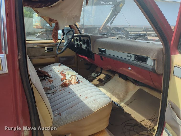 image for item EQ2425 1986 Chevrolet C10 pickup truck