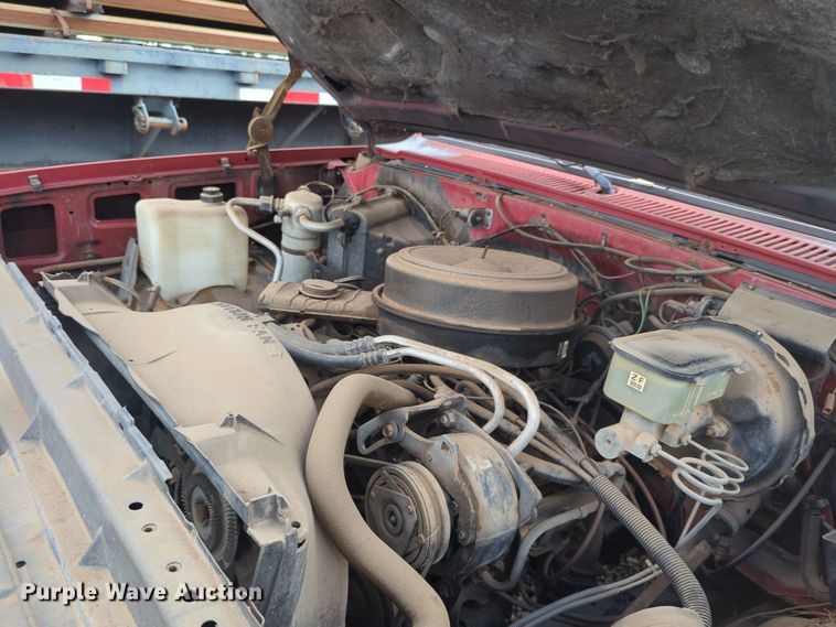 image for item EQ2425 1986 Chevrolet C10 pickup truck