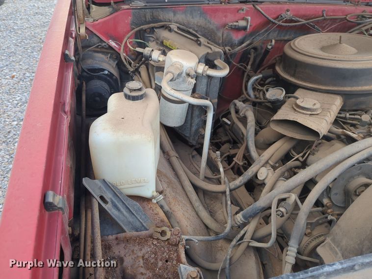 image for item EQ2425 1986 Chevrolet C10 pickup truck