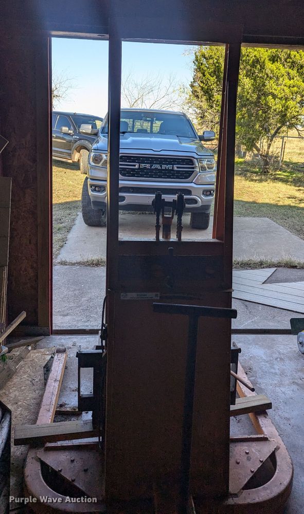 image for item EQ2494 Presto Lift pallet jack