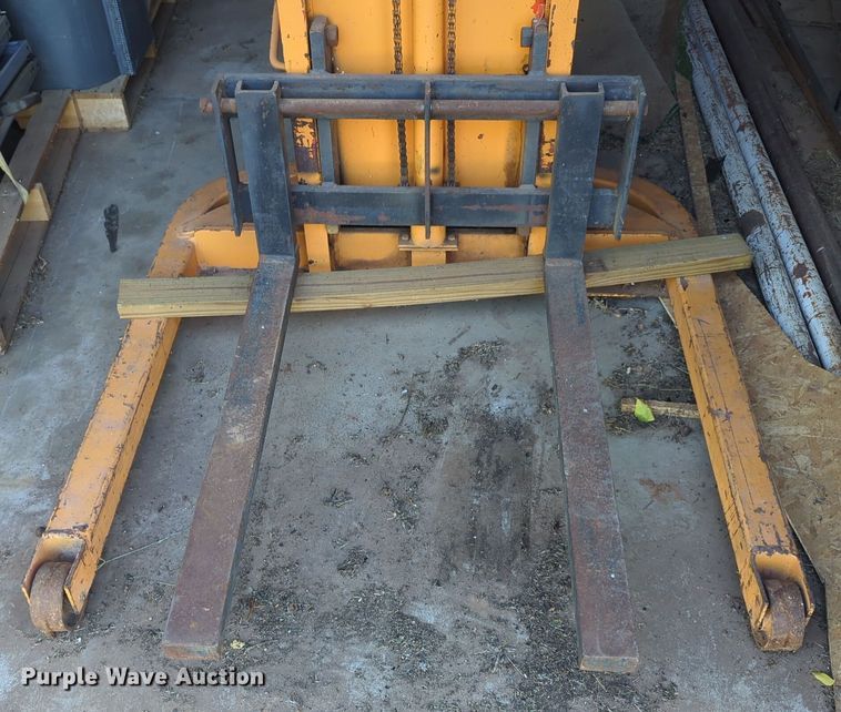 image for item EQ2494 Presto Lift pallet jack