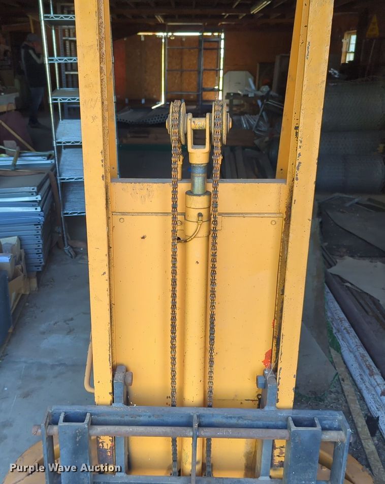image for item EQ2494 Presto Lift pallet jack