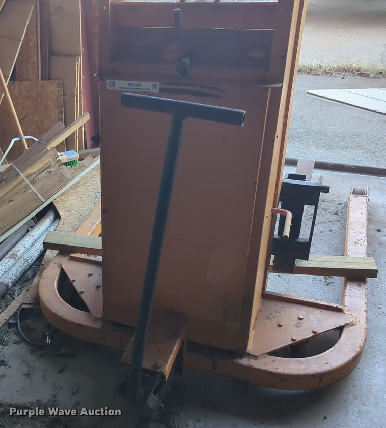 image for item EQ2494 Presto Lift pallet jack