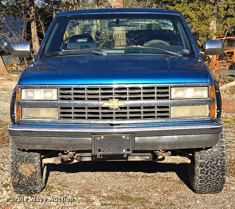 image for item EQ3572 1992 Chevrolet  K1500 pickup truck