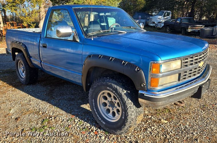 image for item EQ3572 1992 Chevrolet  K1500 pickup truck
