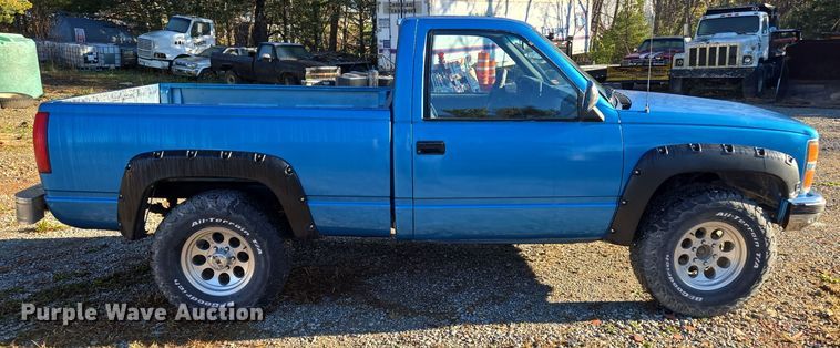 image for item EQ3572 1992 Chevrolet  K1500 pickup truck