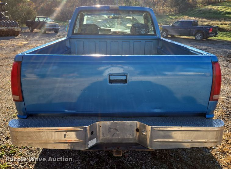image for item EQ3572 1992 Chevrolet  K1500 pickup truck