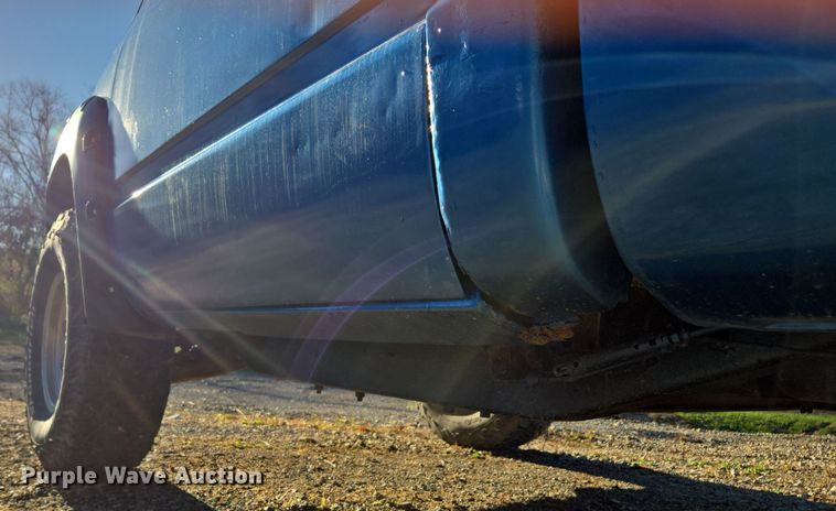 image for item EQ3572 1992 Chevrolet  K1500 pickup truck