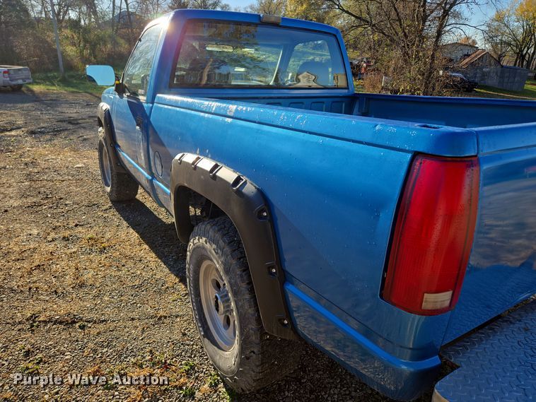 image for item EQ3572 1992 Chevrolet  K1500 pickup truck