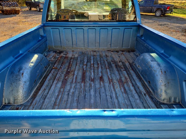 image for item EQ3572 1992 Chevrolet  K1500 pickup truck