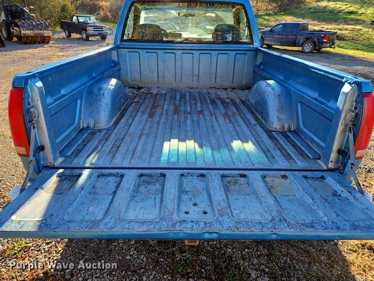 image for item EQ3572 1992 Chevrolet  K1500 pickup truck