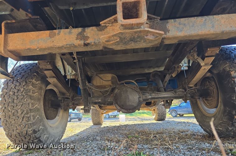 image for item EQ3572 1992 Chevrolet  K1500 pickup truck