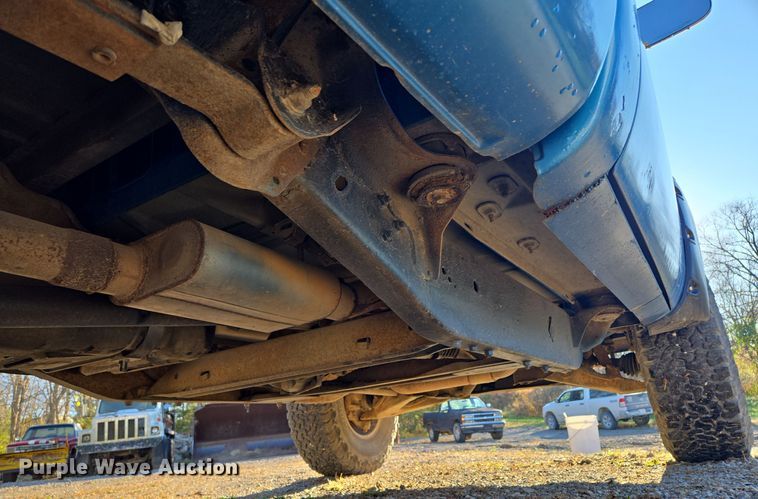 image for item EQ3572 1992 Chevrolet  K1500 pickup truck