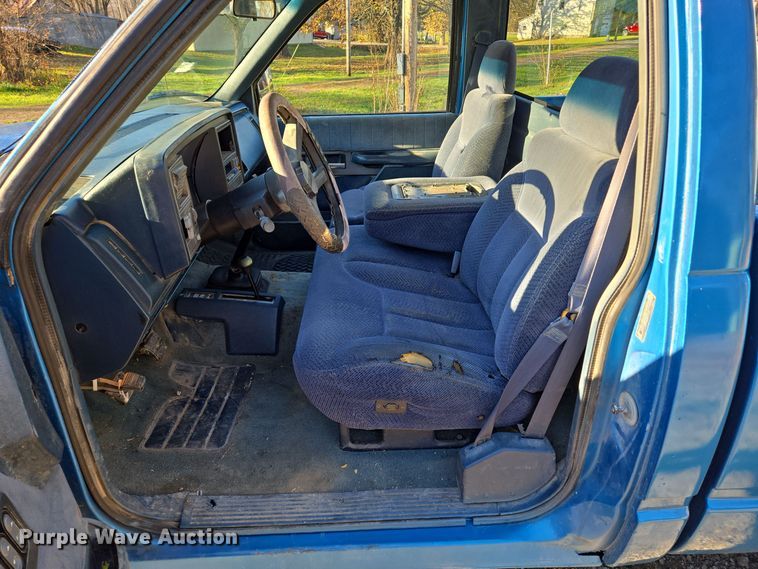 image for item EQ3572 1992 Chevrolet  K1500 pickup truck