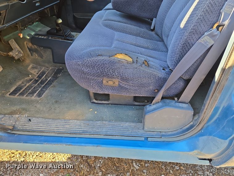 image for item EQ3572 1992 Chevrolet  K1500 pickup truck