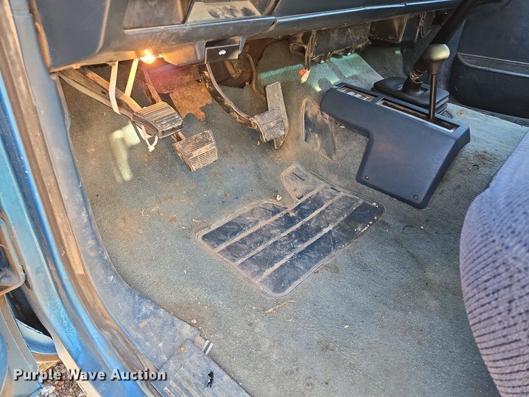 image for item EQ3572 1992 Chevrolet  K1500 pickup truck