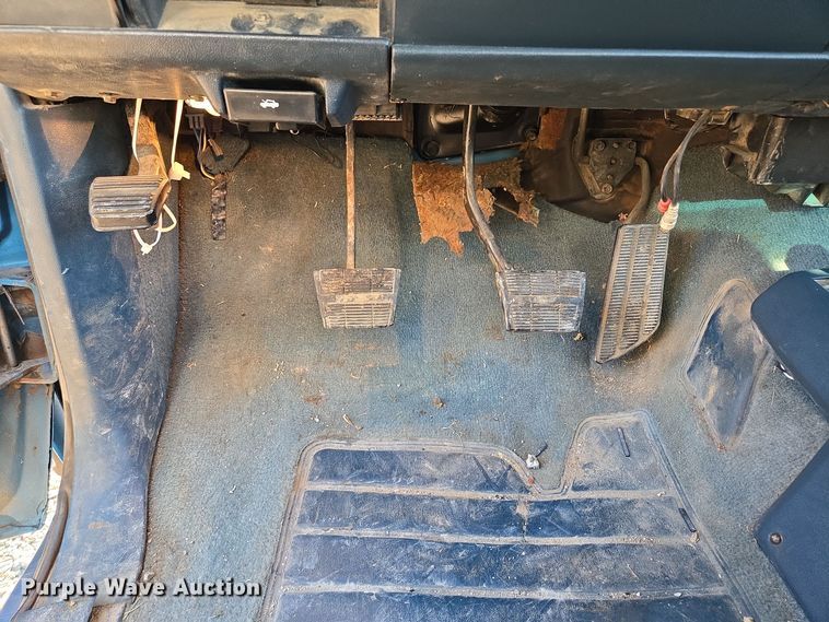 image for item EQ3572 1992 Chevrolet  K1500 pickup truck