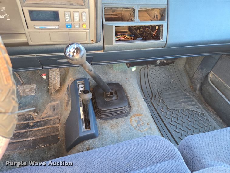 image for item EQ3572 1992 Chevrolet  K1500 pickup truck