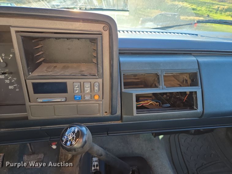 image for item EQ3572 1992 Chevrolet  K1500 pickup truck