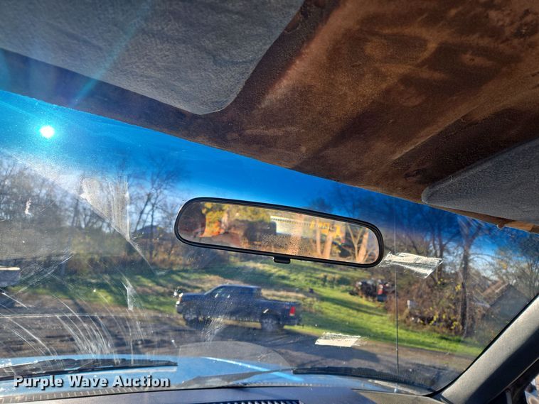 image for item EQ3572 1992 Chevrolet  K1500 pickup truck