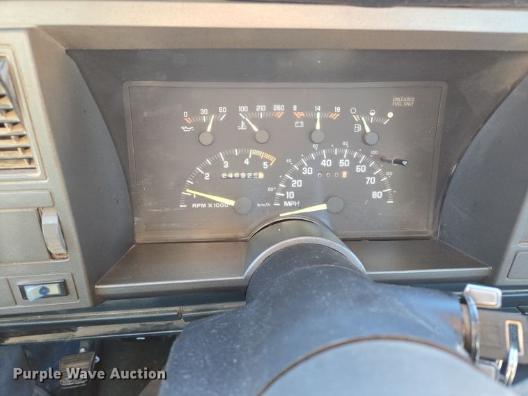 image for item EQ3572 1992 Chevrolet  K1500 pickup truck