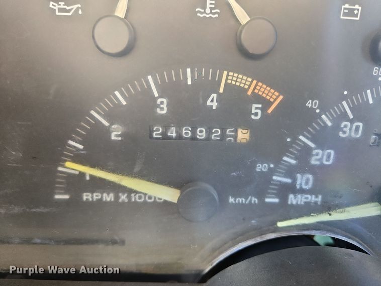 image for item EQ3572 1992 Chevrolet  K1500 pickup truck