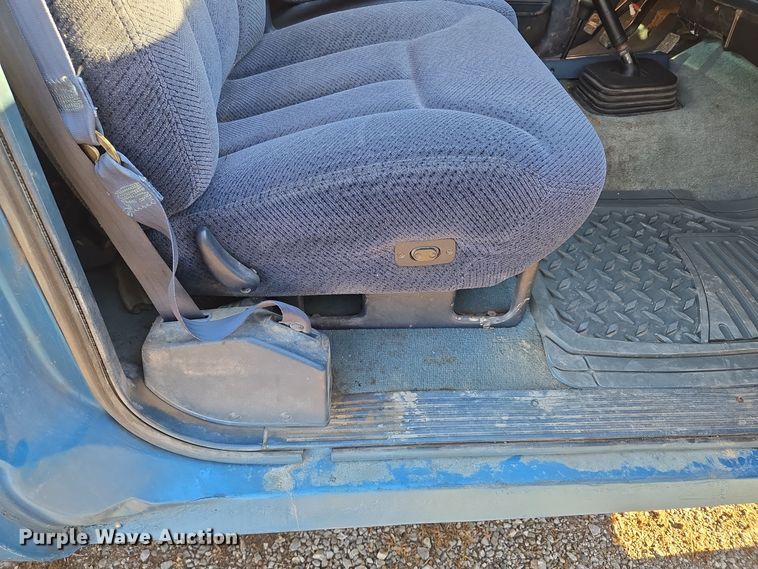 image for item EQ3572 1992 Chevrolet  K1500 pickup truck