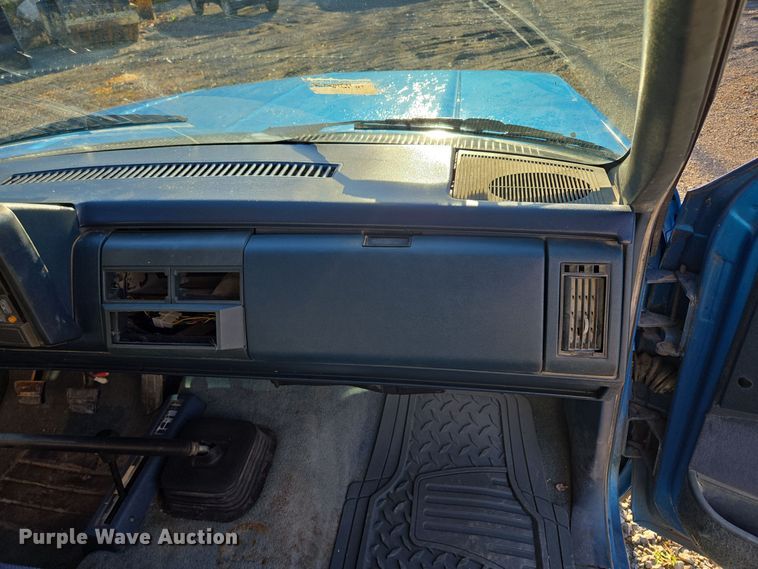 image for item EQ3572 1992 Chevrolet  K1500 pickup truck