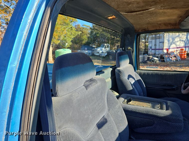 image for item EQ3572 1992 Chevrolet  K1500 pickup truck