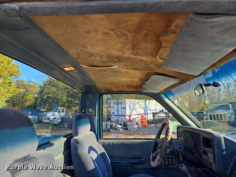 image for item EQ3572 1992 Chevrolet  K1500 pickup truck