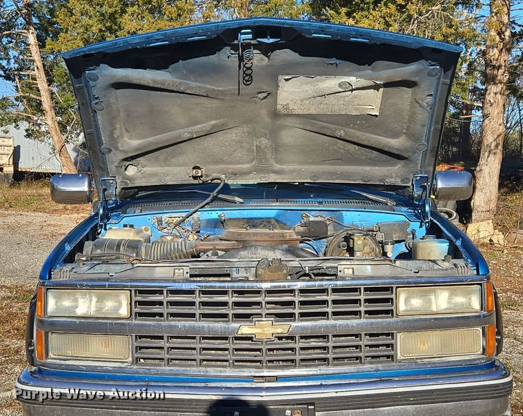image for item EQ3572 1992 Chevrolet  K1500 pickup truck
