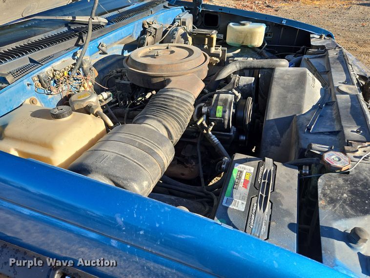 image for item EQ3572 1992 Chevrolet  K1500 pickup truck