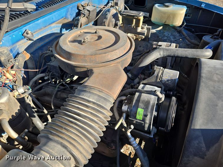 image for item EQ3572 1992 Chevrolet  K1500 pickup truck